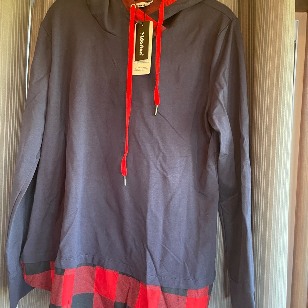 Hoodie.. Navy blue with red/blue Buffalo trim…2X